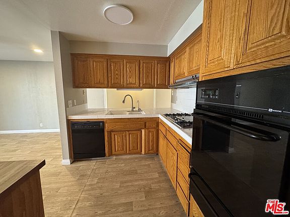 5th image of 631 Pepper Tree Dr