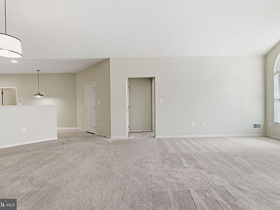 5th image of 606 Bellflower Rd