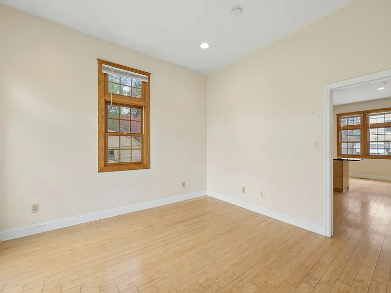136 Main St #R — Photo 9