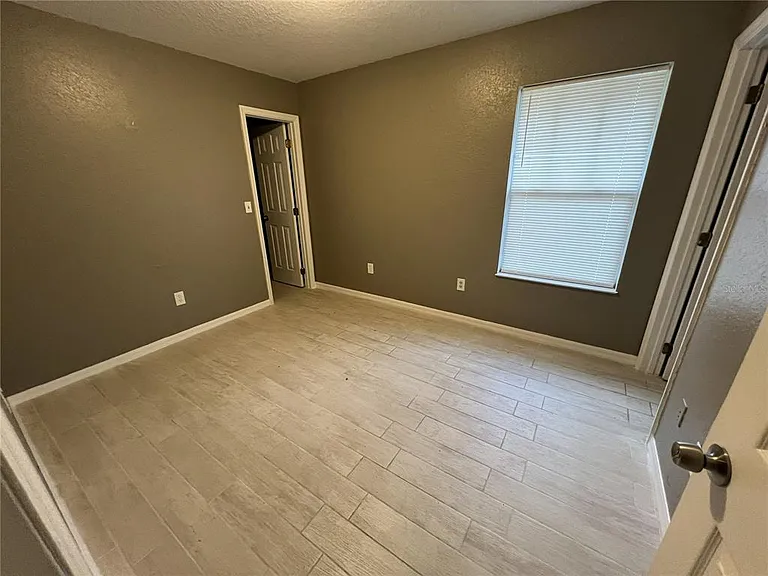 717 W Silver Springs Pl — Photo 5