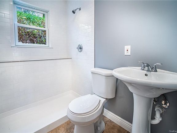 5th image of 69 Schneider Ave #1