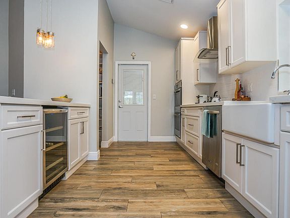 5th image of 6867 Bitterbush Pl