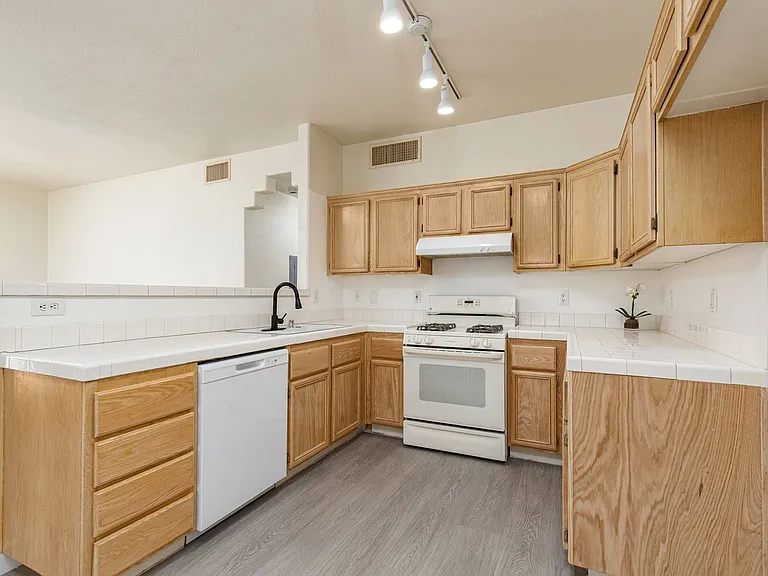 2110 Los Feliz St #1028 — Photo 12