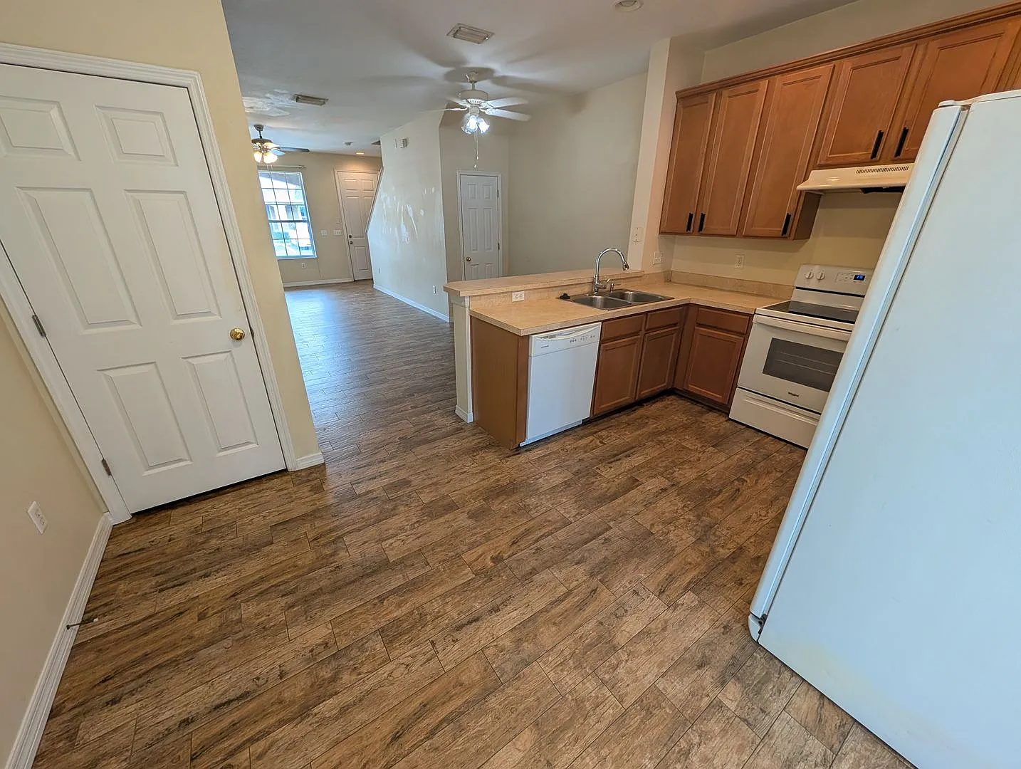 For Rent- 2 Bed 2 And — Photo 3