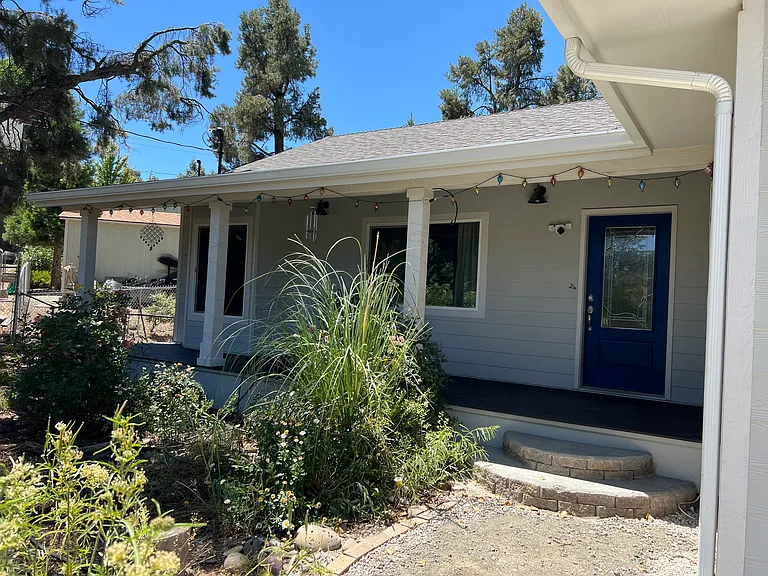 1113 Lion Ln — Photo 2