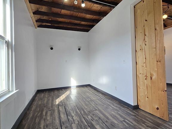 4th image of 127 W Washington Ave APT A