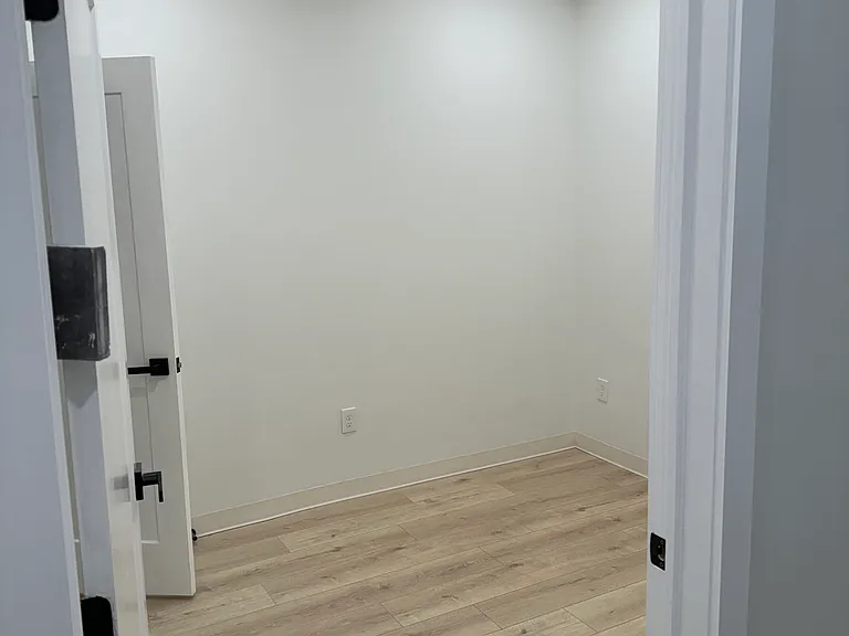 446 James St #11 — Photo 6
