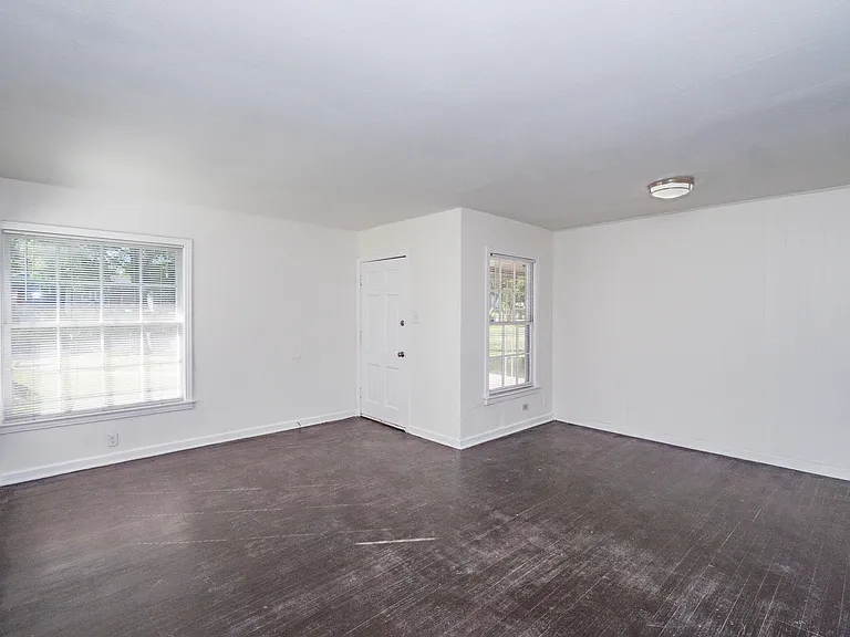 545 Olney Dr — Photo 2