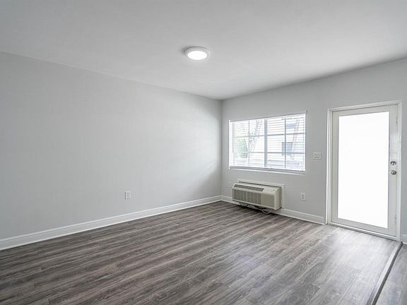 5th image of 8411 Byron Ave Unit 17-8411-17