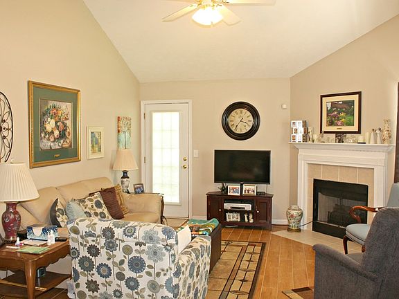 2nd image of 40 Sydney Woods Dr