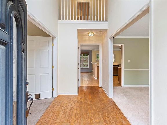 3rd image of 701 Walt Ln NE