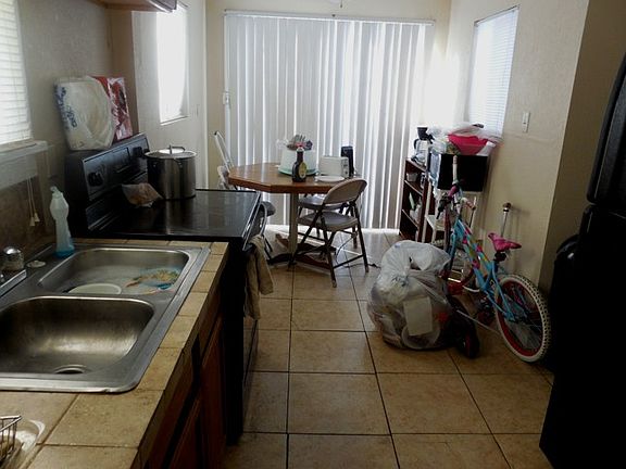 5th image of 2630 Chelsea Ave