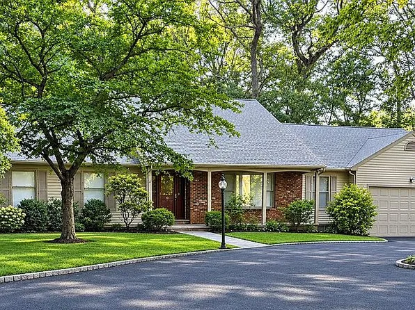 13 Silver Lakes Dr, Darien, CT 06820