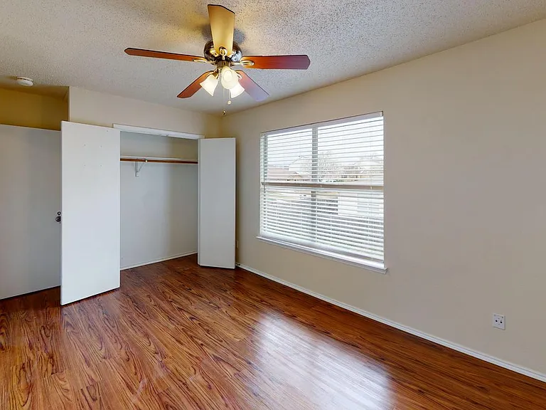 8101 Flowertree Dr — Photo 6