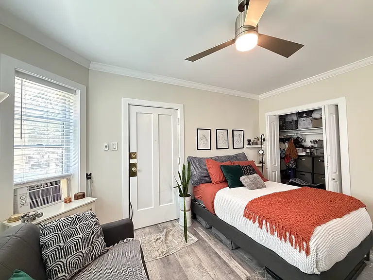3821 N Greenview Ave #E2 — Photo 15