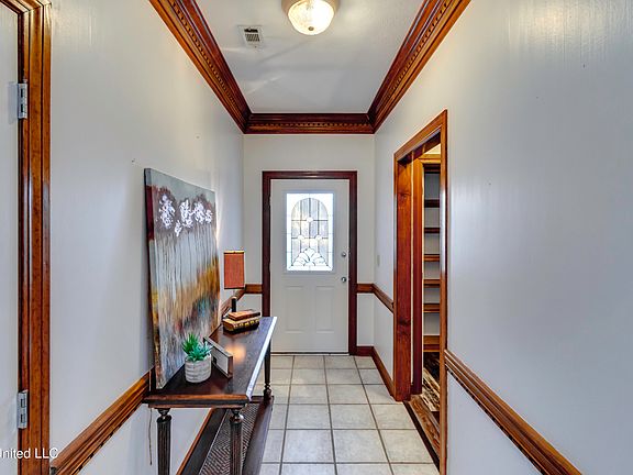 4th image of 502 Willow Court Dr
