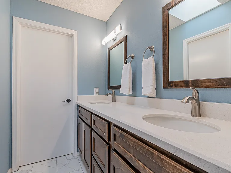 10637 S Calle Raquel — Photo 1