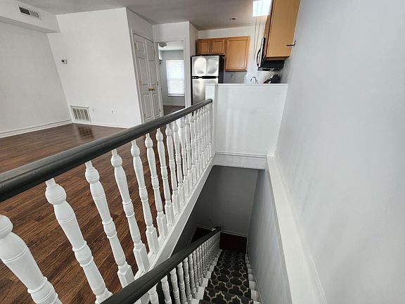 3rd image of 154 Sumac St Floor 3