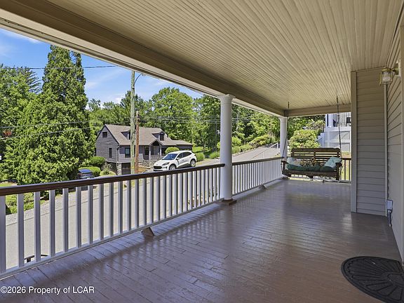 4th image of 15 Baldwin St