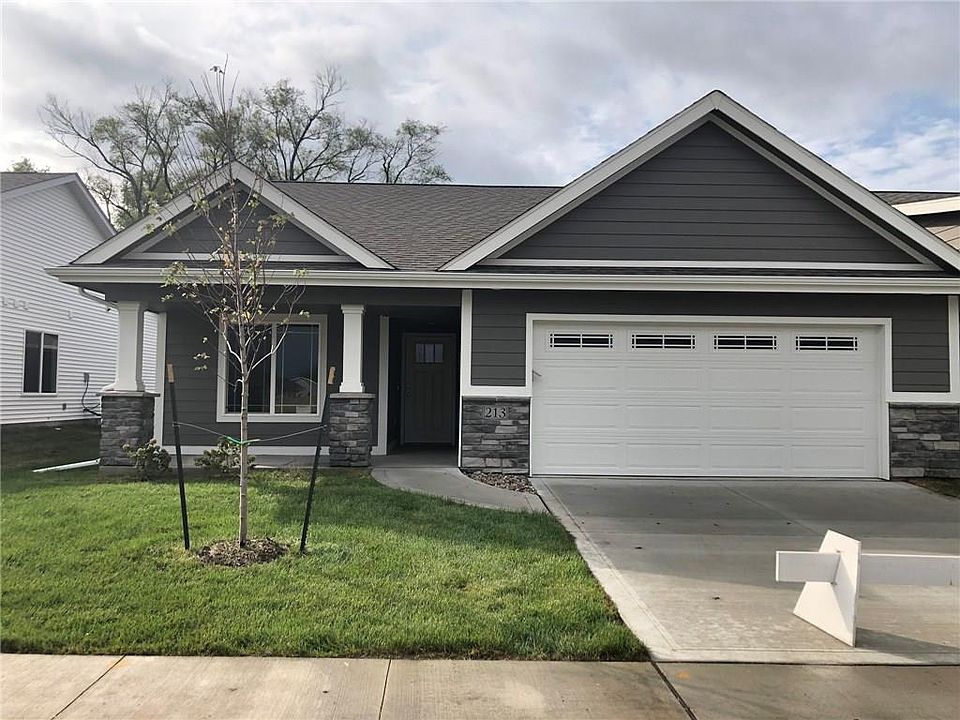 1st image of 213 SE Willow Run Ln
