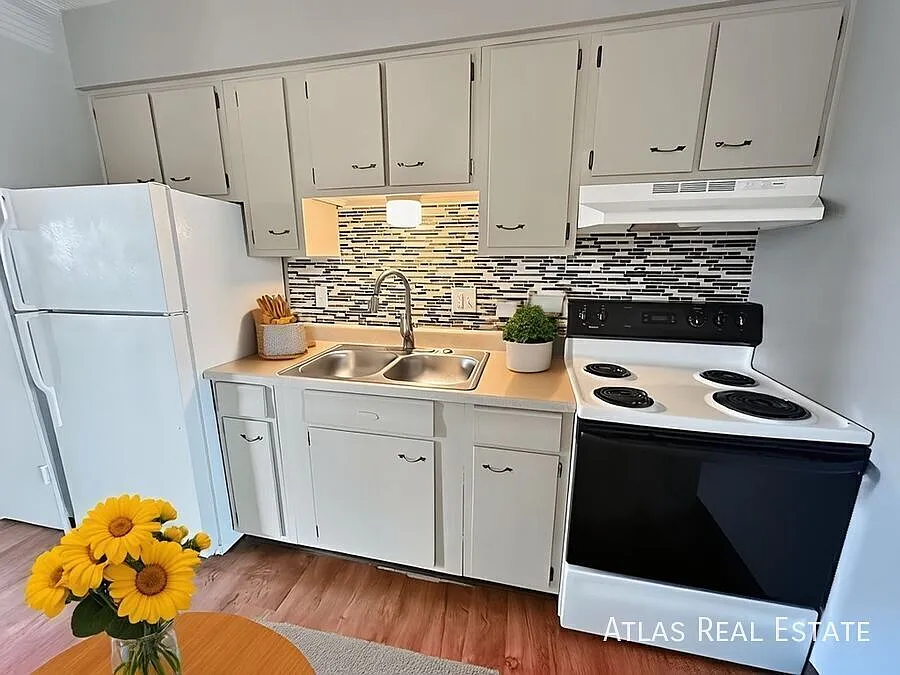 Colorado Springs West Side Apartment with Move in Special! — Photo 3