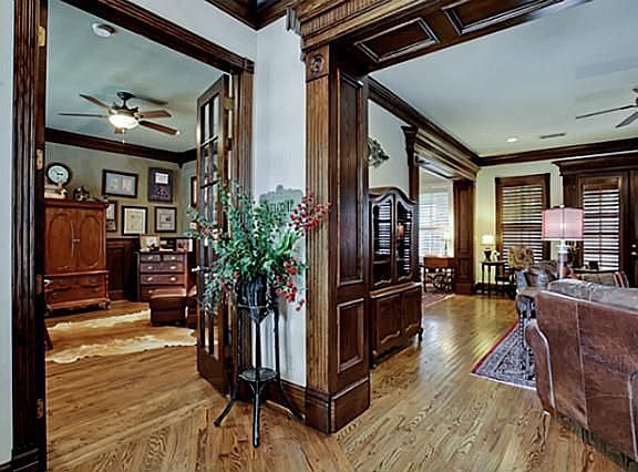 4th image of 1123 W Avenue A