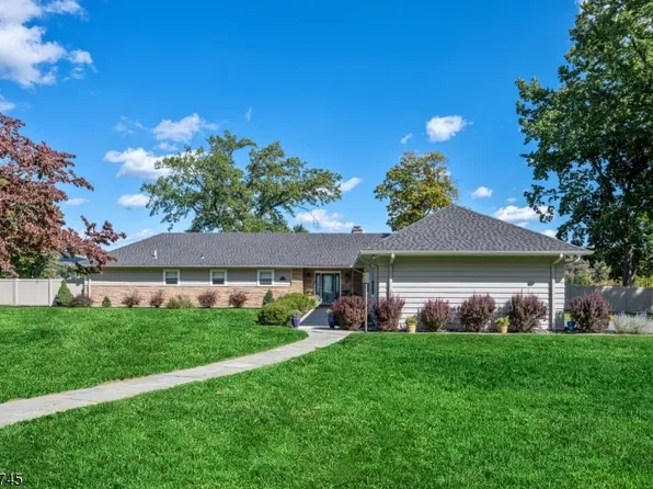 345 Pompton Ave, Pompton Lakes Boro, NJ 07442