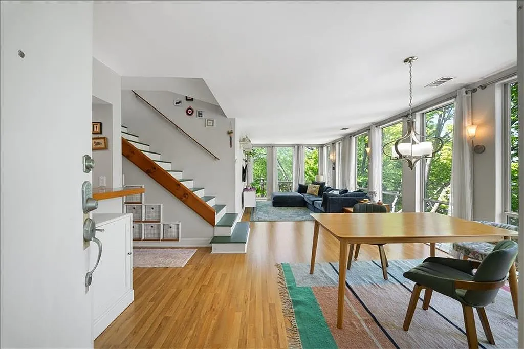 2 bed, 1.5 bath, 1008 sqft, $3,200 — Photo 4