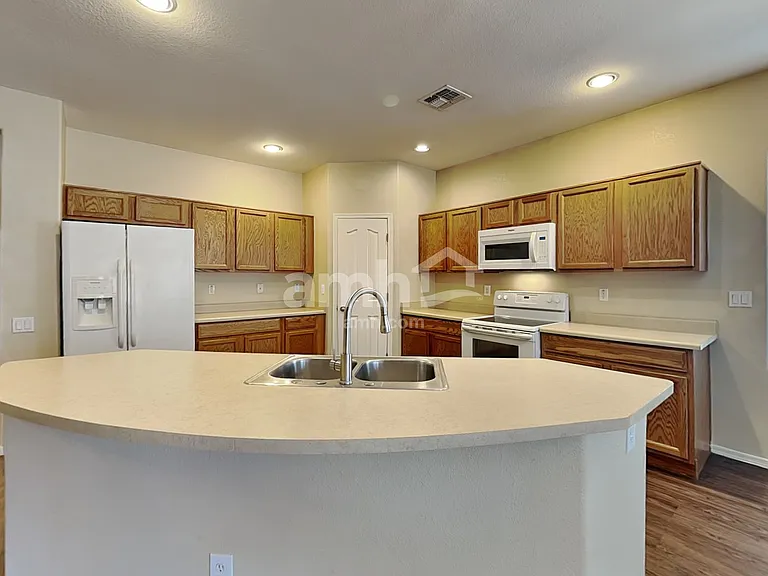 11602 W Grant St — Photo 4