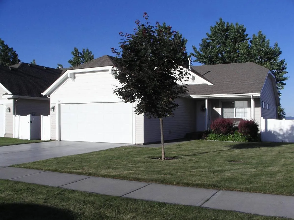 9412 N Oak St — Photo 1