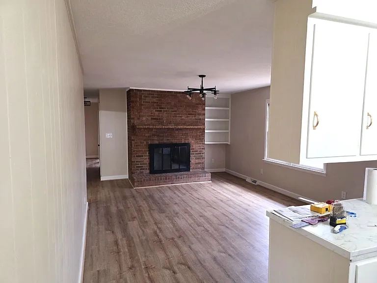 1299 N Franklin Rd — Photo 5