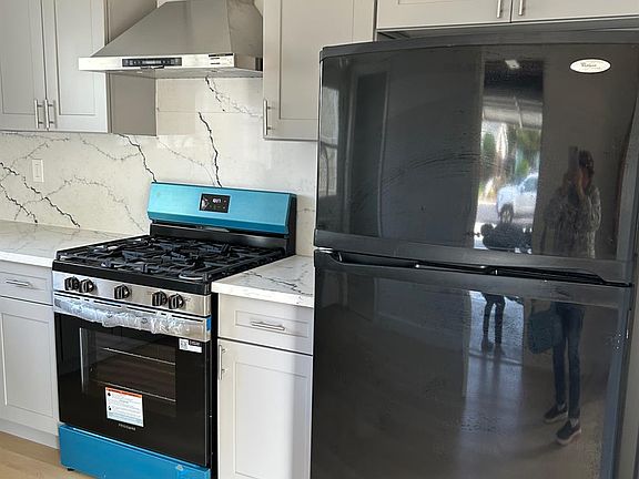2nd image of 54 Viking Way