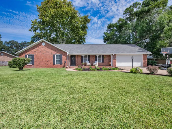 82 Lake Lorraine Cir, Shalimar, FL 32579