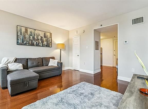 2nd image of 1205 Saint Charles Ave APT 1016