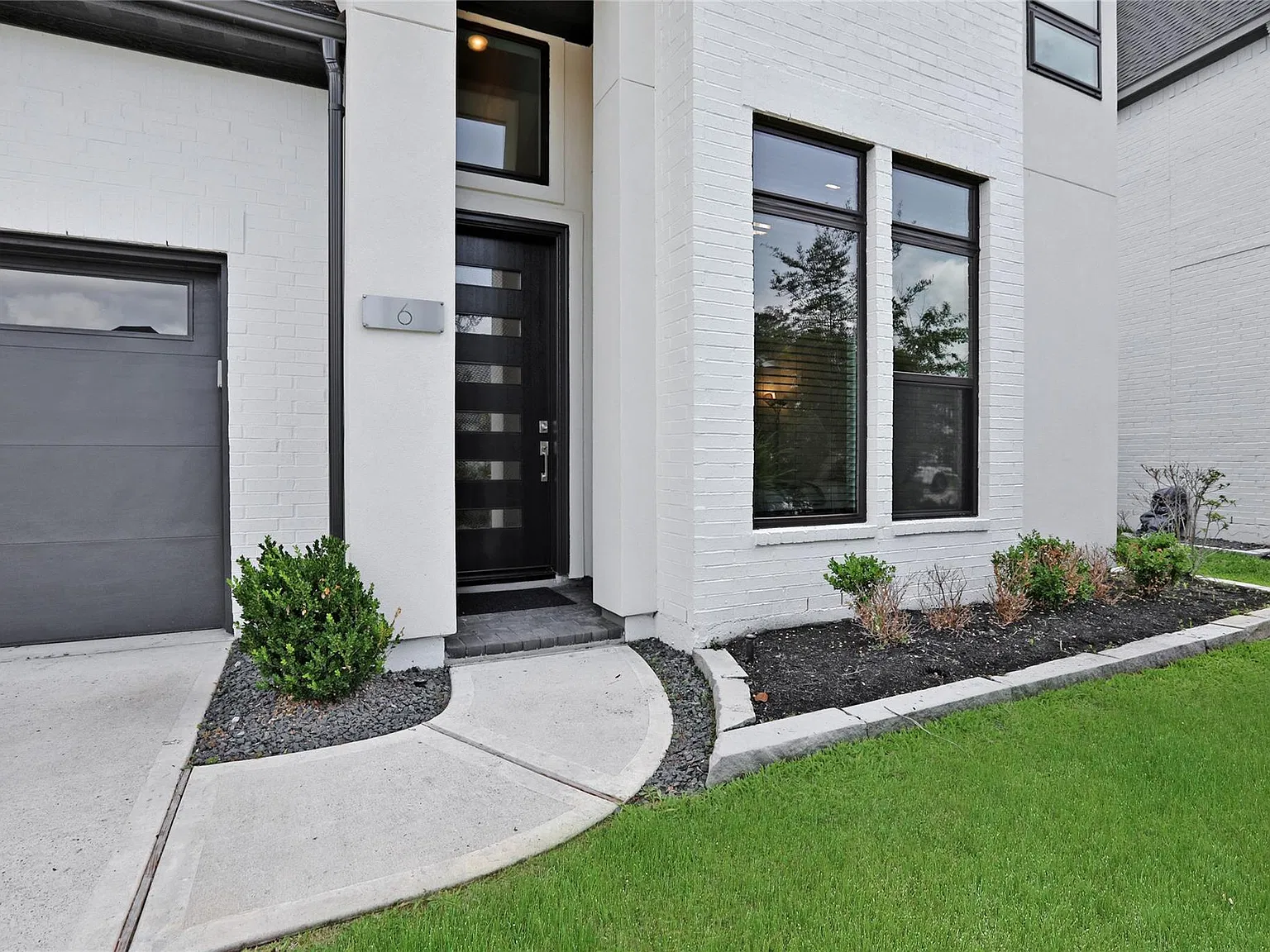 4 bed, 4.5 bath, 3543 sqft, $5,300 — Photo 3