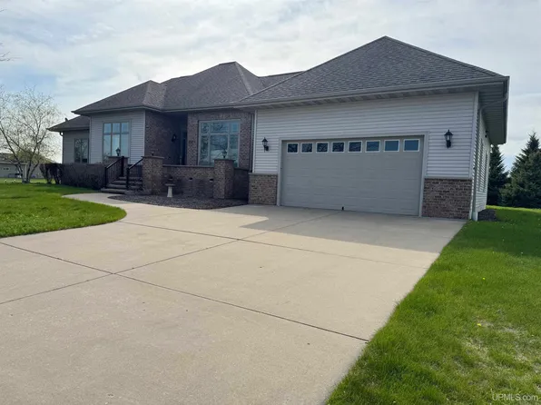 2111 Jordan Dr, Marinette, WI 54143