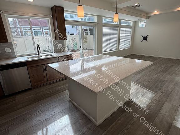 3rd image of 1056 Highlands Dr