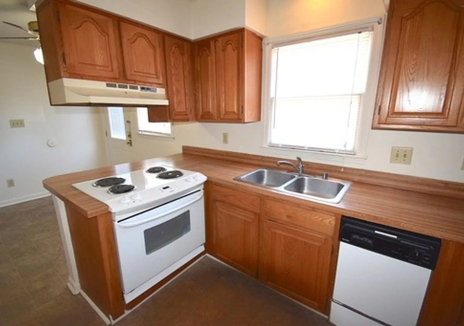 The Townhouses — Photo 3