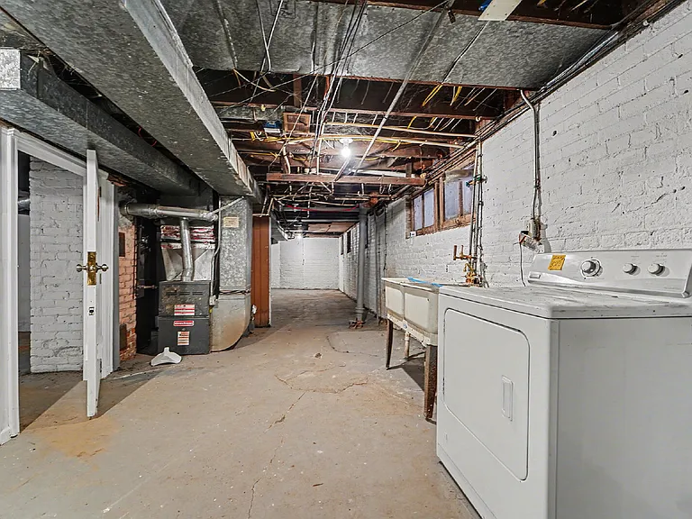 4584 Vancouver St — Photo 13