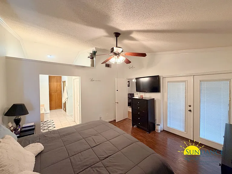225 Lakeside Ln — Photo 12