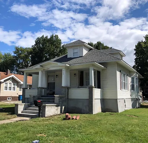 748 S Division St Photo 1 748 S Division St Photo 1