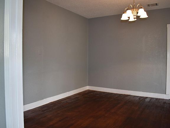 3rd image of 803 E Drexel Ave