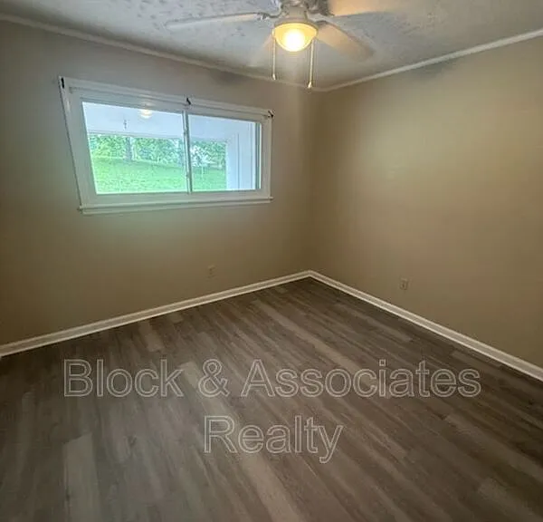 142 W Pritchard St — Photo 5