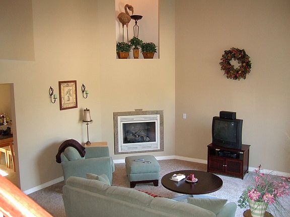 Great Room - 17ft Ceilings