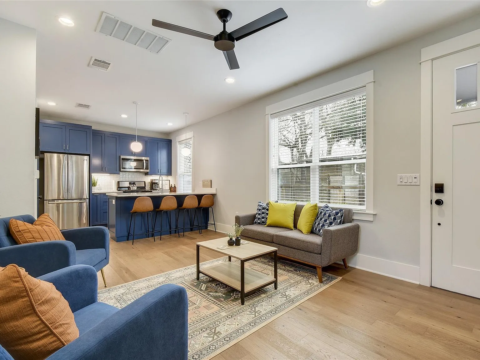 2 bed, 2.5 bath, 926 sqft, $3,000 — Photo 3