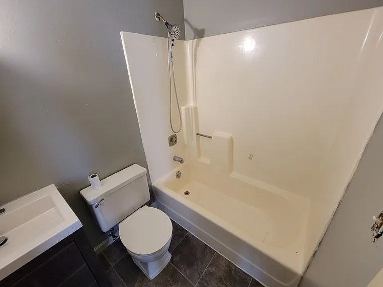 1526 E Superior St #4 — Photo 7