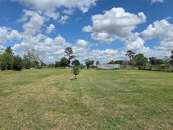 3rd image of 330 River Rd