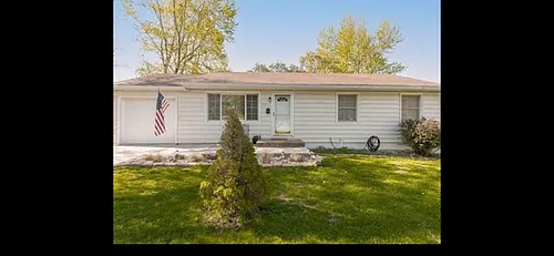 303 NE Orchard Dr Photo 1