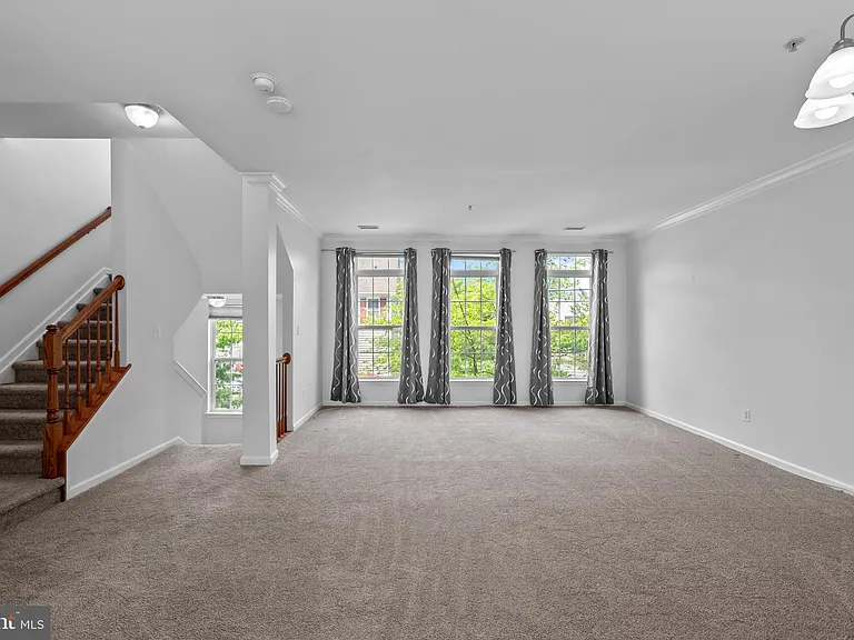 206 Heathwalk St #B — Photo 8