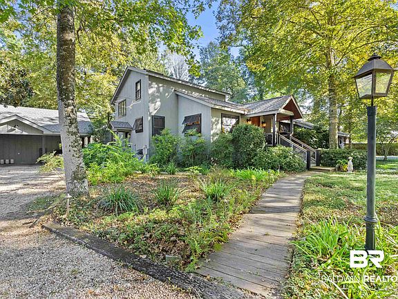 3rd image of 302 Woodbridge Dr